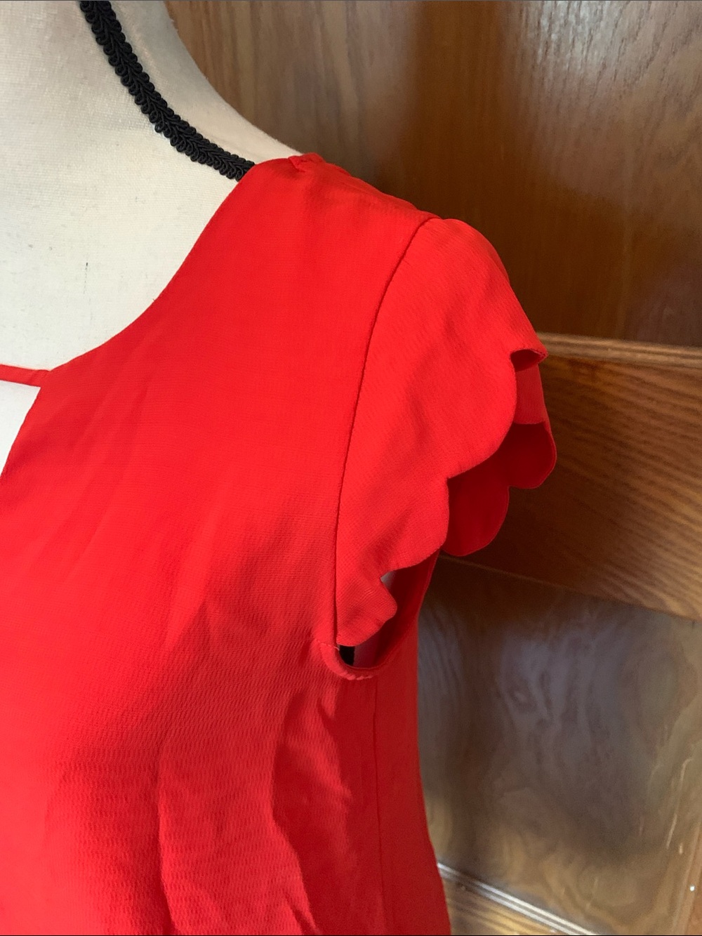 E&M Women's Red Cap-Sleeve Keyhole Blouse - Picture 3 of 9